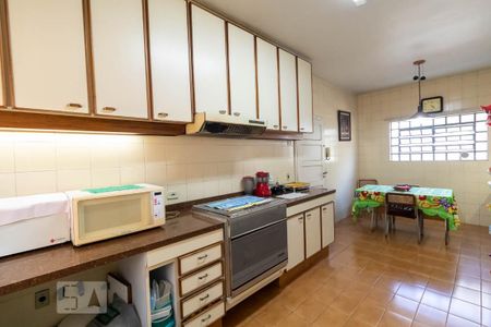 Casa à venda com 450m², 3 quartos e 4 vagas Casa à venda com 450m², 3 quartos e 4 vagasCozinha