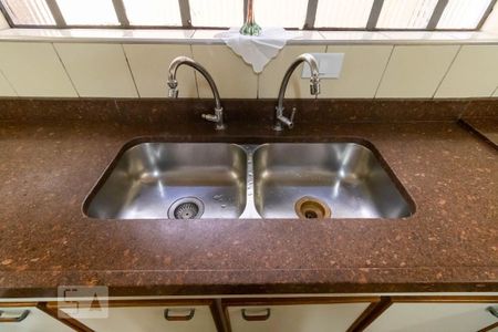 Casa à venda com 450m², 3 quartos e 4 vagas Casa à venda com 450m², 3 quartos e 4 vagasCozinha