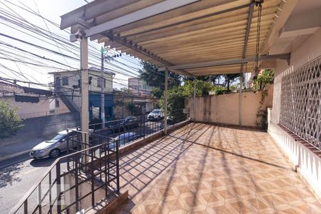 Casa à venda com 450m², 3 quartos e 4 vagas Casa à venda com 450m², 3 quartos e 4 vagasTerraço