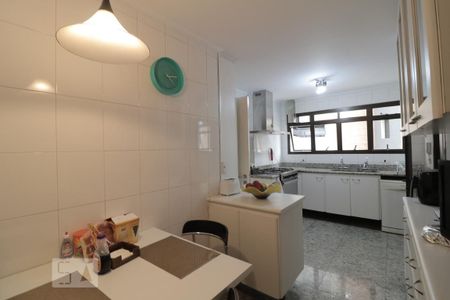 Apartamento à venda com 186m², 3 quartos e 3 vagasCozinha 