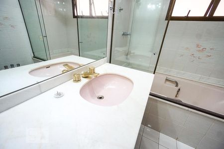 Apartamento à venda com 200m², 4 quartos e 3 vagas Apartamento à venda com 200m², 4 quartos e 3 vagasPia