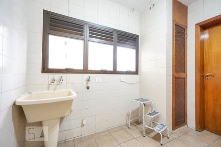 Apartamento à venda com 200m², 4 quartos e 3 vagas Apartamento à venda com 200m², 4 quartos e 3 vagasÁrea de serviço