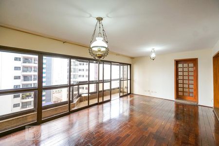 Apartamento à venda com 200m², 4 quartos e 3 vagas Apartamento à venda com 200m², 4 quartos e 3 vagasSala de estar