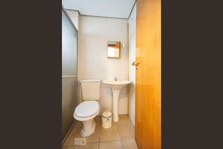 Apartamento à venda com 200m², 4 quartos e 3 vagas Apartamento à venda com 200m², 4 quartos e 3 vagasBanheiro de serviço