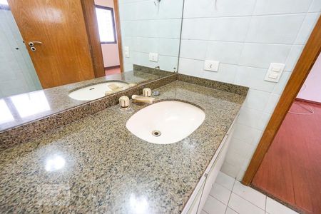 Apartamento à venda com 200m², 4 quartos e 3 vagas Apartamento à venda com 200m², 4 quartos e 3 vagasPia