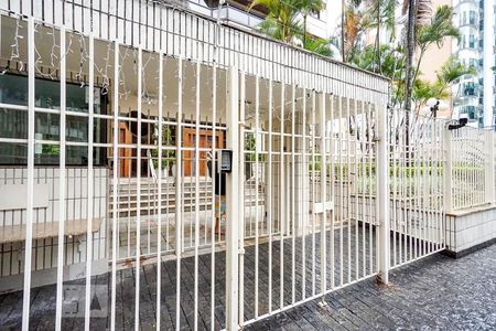 Apartamento à venda com 200m², 4 quartos e 3 vagas Apartamento à venda com 200m², 4 quartos e 3 vagasFachada