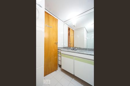 Apartamento à venda com 200m², 4 quartos e 3 vagas Apartamento à venda com 200m², 4 quartos e 3 vagasBanheiro da suíte 02