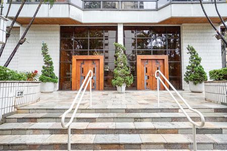 Apartamento à venda com 200m², 4 quartos e 3 vagas Apartamento à venda com 200m², 4 quartos e 3 vagasEntrada