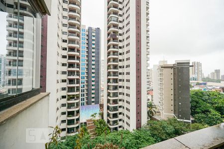 Apartamento à venda com 200m², 4 quartos e 3 vagas Apartamento à venda com 200m², 4 quartos e 3 vagasVista da sala de TV