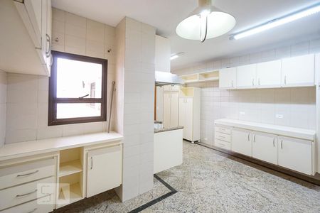 Apartamento à venda com 200m², 4 quartos e 3 vagas Apartamento à venda com 200m², 4 quartos e 3 vagasCozinha