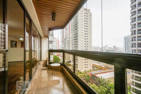 Apartamento à venda com 200m², 4 quartos e 3 vagas Apartamento à venda com 200m², 4 quartos e 3 vagasVaranda
