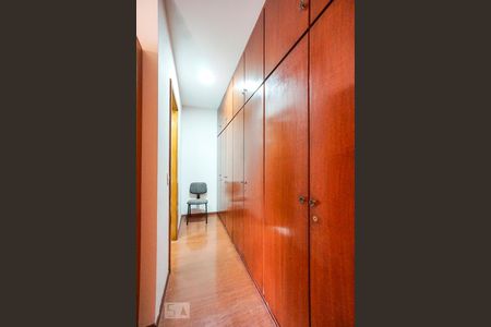Apartamento à venda com 200m², 4 quartos e 3 vagas Apartamento à venda com 200m², 4 quartos e 3 vagasCloset da suíte 03