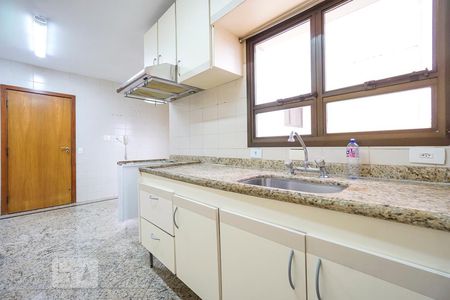Apartamento à venda com 200m², 4 quartos e 3 vagas Apartamento à venda com 200m², 4 quartos e 3 vagasCozinha
