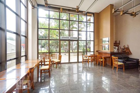 Apartamento à venda com 200m², 4 quartos e 3 vagas Apartamento à venda com 200m², 4 quartos e 3 vagasHall social