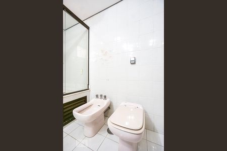 Apartamento à venda com 200m², 4 quartos e 3 vagas Apartamento à venda com 200m², 4 quartos e 3 vagasBanheiro da suíte 03