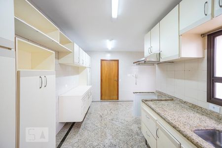 Apartamento à venda com 200m², 4 quartos e 3 vagas Apartamento à venda com 200m², 4 quartos e 3 vagasCozinha