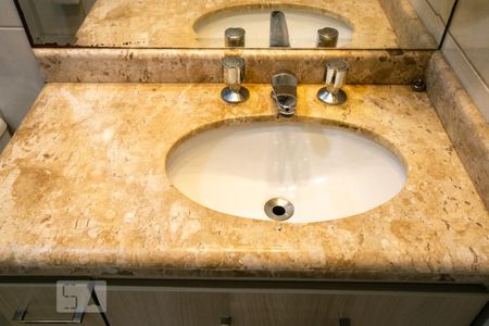 Apartamento à venda com 65m², 2 quartos e 2 vagasBanheiro social