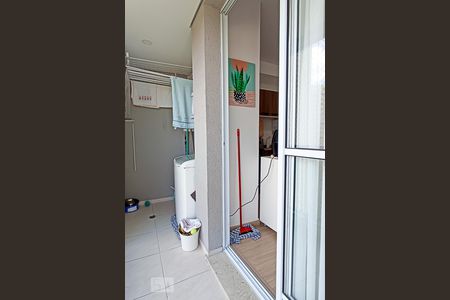Varanda sala e área de serviço de apartamento à venda com 1 quarto, 46m² em Jardim Tupanci, Barueri