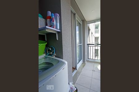 Varanda sala e área de serviço de apartamento à venda com 1 quarto, 46m² em Jardim Tupanci, Barueri