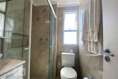 Apartamento à venda com 72m², 2 quartos e 2 vagas Apartamento à venda com 72m², 2 quartos e 2 vagasBanheiro da Suíte 1