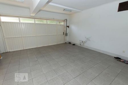 Casa à venda com 238m², 3 quartos e 3 vagas Casa à venda com 238m², 3 quartos e 3 vagasGaragem