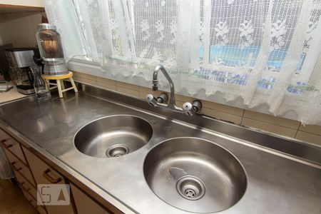 Casa à venda com 238m², 3 quartos e 3 vagas Casa à venda com 238m², 3 quartos e 3 vagasCozinha - Torneira