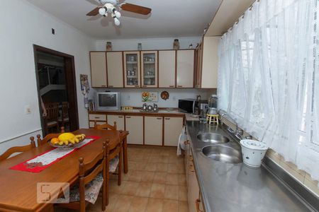 Casa à venda com 238m², 3 quartos e 3 vagas Casa à venda com 238m², 3 quartos e 3 vagasCozinha