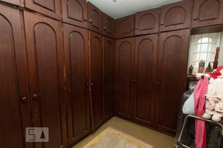 Casa à venda com 238m², 3 quartos e 3 vagas Casa à venda com 238m², 3 quartos e 3 vagasCloset da suíte