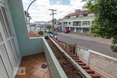 Casa à venda com 238m², 3 quartos e 3 vagas Casa à venda com 238m², 3 quartos e 3 vagasSuíte - sacada