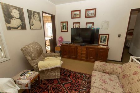 Casa à venda com 238m², 3 quartos e 3 vagas Casa à venda com 238m², 3 quartos e 3 vagasSala de TV