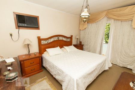 Suíte de casa à venda com 3 quartos, 238m² em Jardim Itu, Porto Alegre