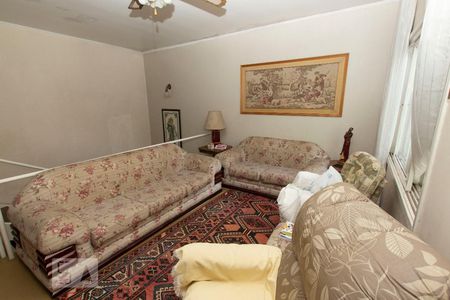 Casa à venda com 238m², 3 quartos e 3 vagas Casa à venda com 238m², 3 quartos e 3 vagasSala de TV