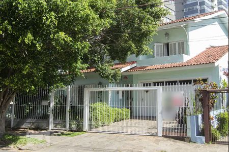 Casa à venda com 238m², 3 quartos e 3 vagas Casa à venda com 238m², 3 quartos e 3 vagasFachada