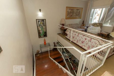 Casa à venda com 238m², 3 quartos e 3 vagas Casa à venda com 238m², 3 quartos e 3 vagasEscada