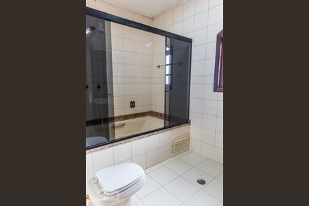 Casa à venda com 264m², 3 quartos e 4 vagasBanheiro da suíte