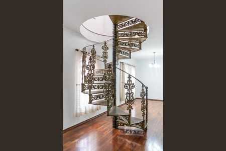Escada de casa à venda com 3 quartos, 264m² em Parque Novo Mundo, São Paulo