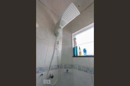 Casa à venda com 130m², 2 quartos e 2 vagasBanheiro da Suíte 1