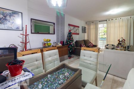Apartamento à venda com 110m², 2 quartos e sem vagaSala