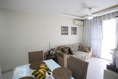 Sala de apartamento para alugar com 2 quartos, 53m² em Barra da Tijuca, Rio de Janeiro