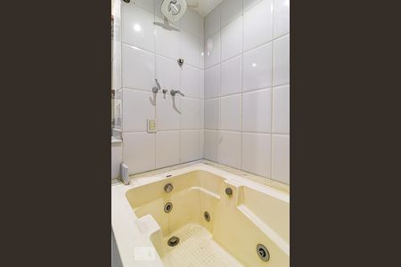 Apartamento para alugar com 120m², 4 quartos e 1 vaga Apartamento para alugar com 120m², 4 quartos e 1 vagaBanheiro da Suíte