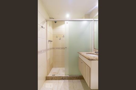 Apartamento para alugar com 120m², 4 quartos e 1 vaga Apartamento para alugar com 120m², 4 quartos e 1 vagaBanheiro Social