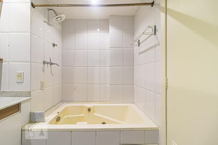 Apartamento para alugar com 120m², 4 quartos e 1 vaga Apartamento para alugar com 120m², 4 quartos e 1 vagaBanheiro da Suíte
