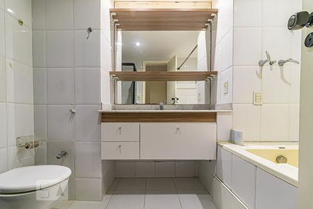 Apartamento para alugar com 120m², 4 quartos e 1 vaga Apartamento para alugar com 120m², 4 quartos e 1 vagaBanheiro da Suíte