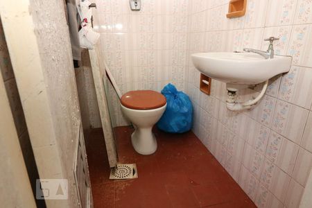 Casa à venda com 254m², 4 quartos e 4 vagasBanheiro de Serviço