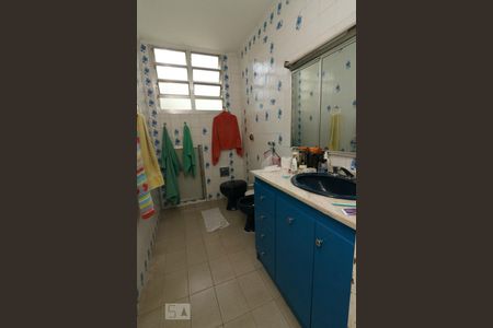 Casa à venda com 254m², 4 quartos e 4 vagasBanheiro Social