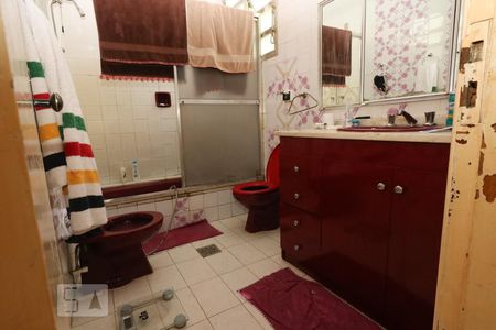 Casa à venda com 254m², 4 quartos e 4 vagasBanheiro da Suíte