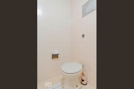 Casa à venda com 200m², 4 quartos e 2 vagas Casa à venda com 200m², 4 quartos e 2 vagasBanheiro 2