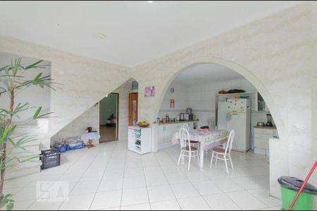 Casa à venda com 200m², 4 quartos e 2 vagas Casa à venda com 200m², 4 quartos e 2 vagasCozinha