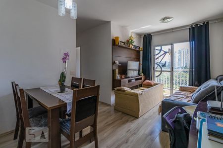 Sala de apartamento à venda com 3 quartos, 70m² em Jardim Tupanci, Barueri
