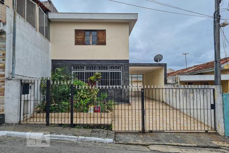 Casa à venda com 110m², 4 quartos e 8 vagasFachada